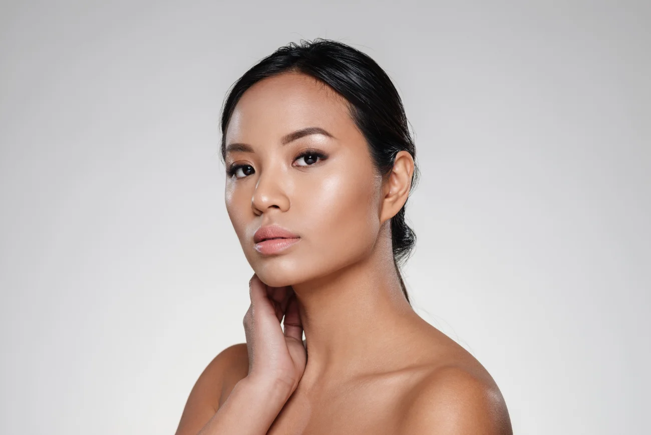 Confident beautiful lady looking camera isolated over grey mini lift featured image Confident beautiful lady looking camera isolated over grey mini lift featured image